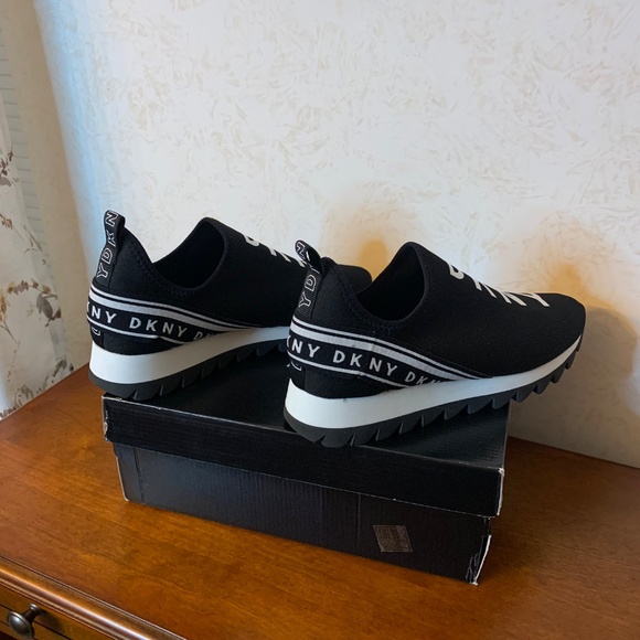 Women’s DKNY Abbi Slip On Sneakers, Black and White, Size 10 - Picture 5 of 10
